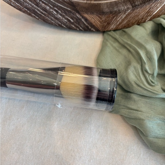 IT Cosmetics HEAVENLY LUXE DUAL-ENDED BUFF & BLEND BRUSH #23 • Make Up Brush - Picture 2 of 5